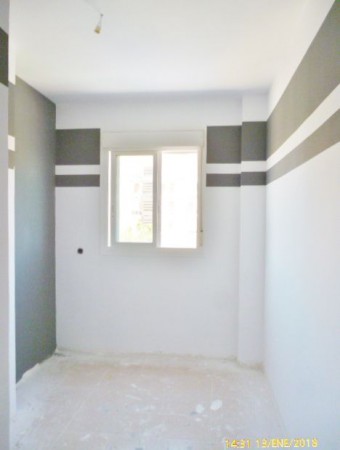 Paredes decoradas con pintura  a rayas y 2 colores